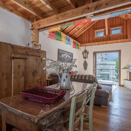 Spacious Loft On Pedestrian Street With Views Appartement