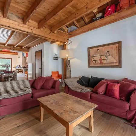 Spacious Loft On Pedestrian Street With Views