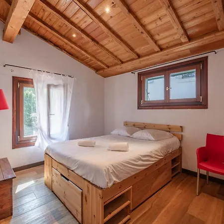 Spacious Loft On Pedestrian Street With Views Apartament Chamonix
