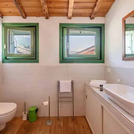 Spacious Loft On Pedestrian Street With Views Apartament Chamonix