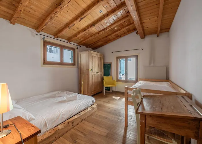 Апартаменти Spacious Loft On Pedestrian Street With Views