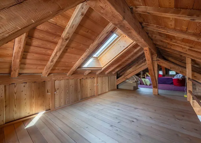 Spacious Loft On Pedestrian Street With Views Апартаменти *