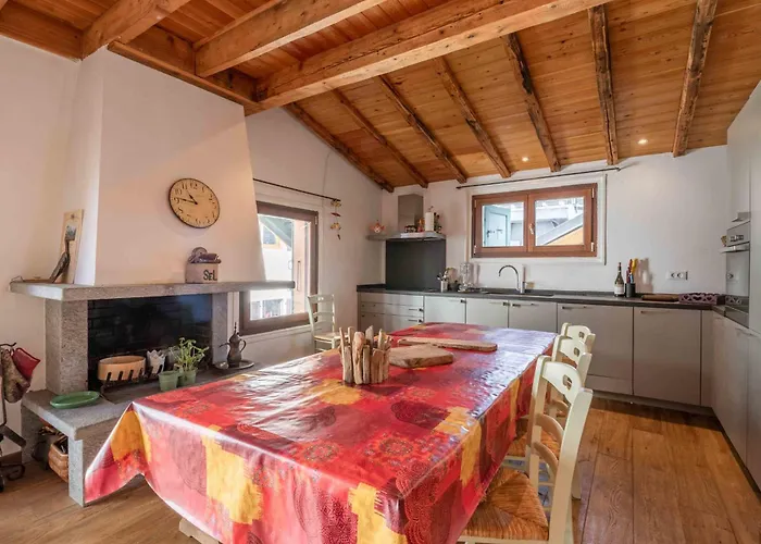 Апартаменти Spacious Loft On Pedestrian Street With Views Шамоні