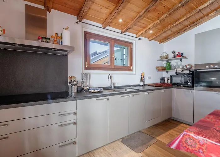 Spacious Loft On Pedestrian Street With Views Шамоні