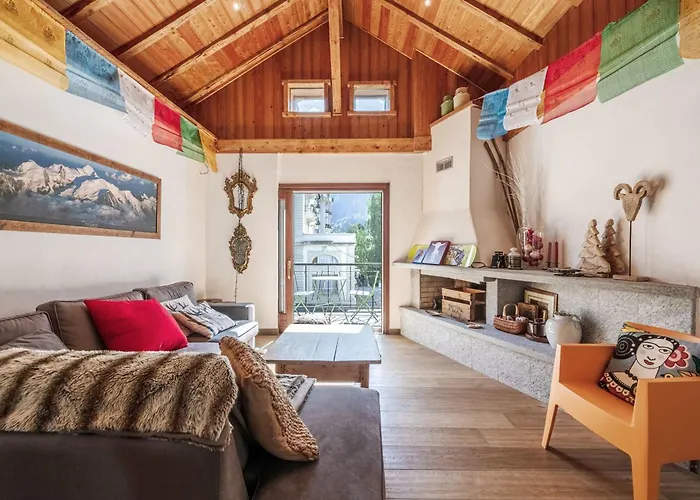 Spacious Loft On Pedestrian Street With Views Апартаменти *