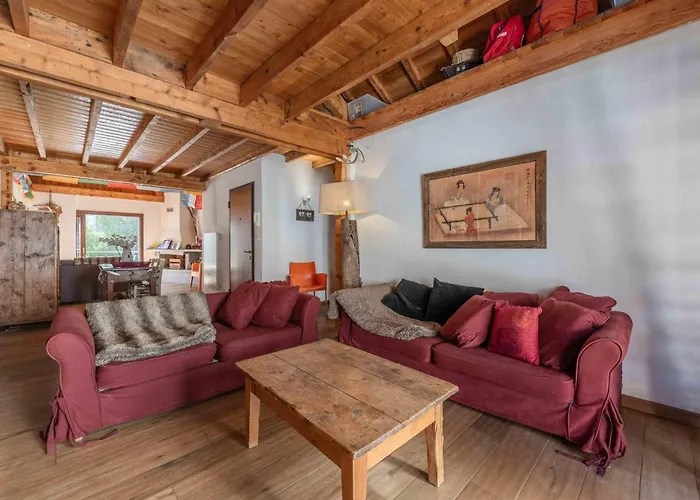 Апартаменти Spacious Loft On Pedestrian Street With Views