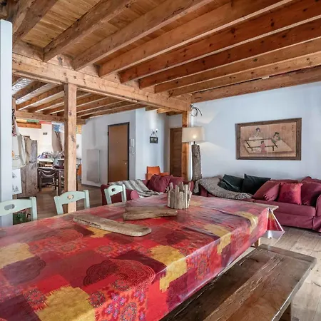 Appartement Spacious Loft On Pedestrian Street With Views